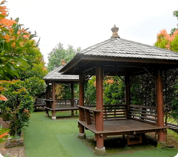 Gazebo di area taman Yayasan Al Ihsan Kebagusan